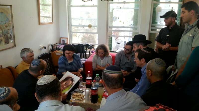 ביקור הניחומים של השר בנט ושל יו"ר האופוזיציה הרצוג // צילום:  חיים בלייכר/TPS